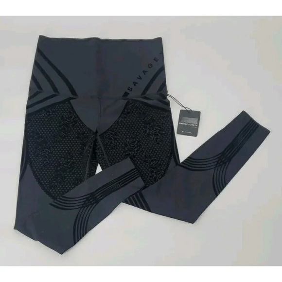 Savage X Fenty Sport Leggings Women's Black Flocked Artwork US 2X NWT - Picture 1 of 9